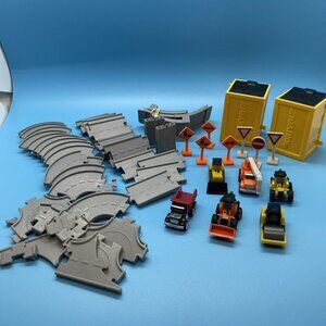 DRIVEN Battat Mini Truck Tractor Vehicle Tracks Signs Large‎ Lot Miniatures